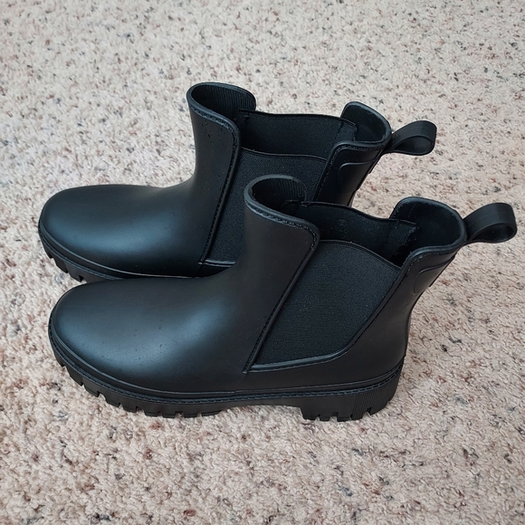 Portland Boot Company Women’s Chunky Chelsea Rain Boots - Picture 4 of 5